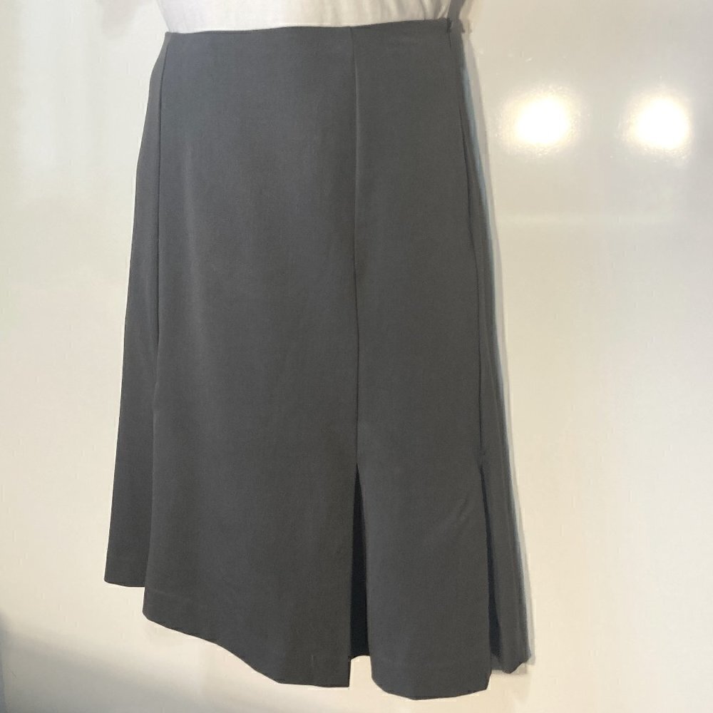 Gap SZ 8 Charcoal color godet style panel midi skirt with kick pleats